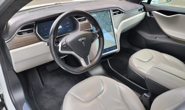 Миниатюра 6 Tesla Model S 85D 2015