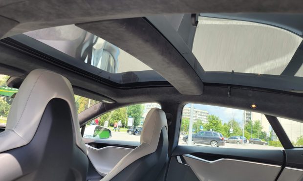 Миниатюра 8 Tesla Model S 85D 2015
