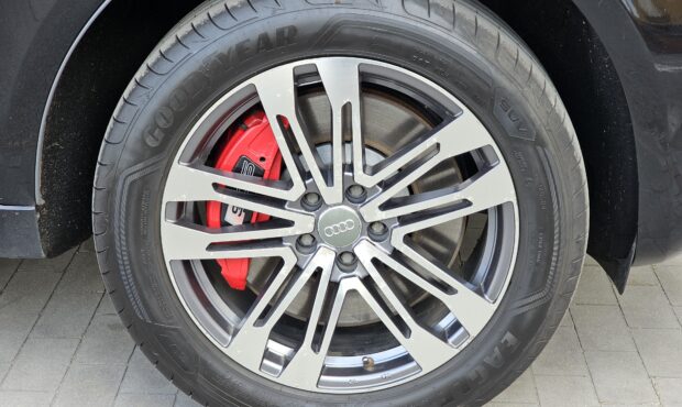 Миниатюра 10 Audi SQ5