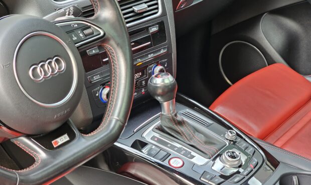 Миниатюра 28 Audi SQ5