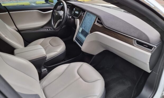 Миниатюра 44 Tesla Model S 85D 2015