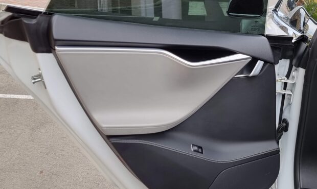 Миниатюра 49 Tesla Model S 85D 2015