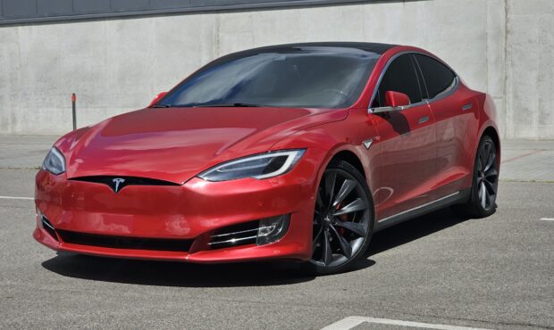 Миниатюра Tesla Model S P90D 2015