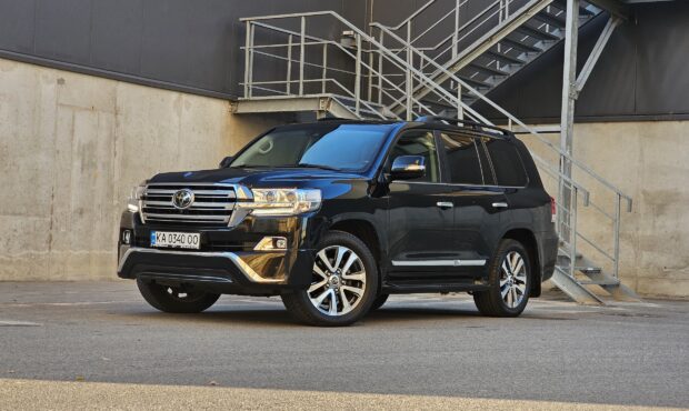 Миниатюра Toyota Land Cruiser 200