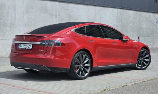 Миниатюра 2 Tesla Model S P90D 2015