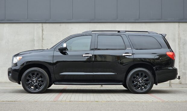 Миниатюра 2 Toyota Sequoia 2016