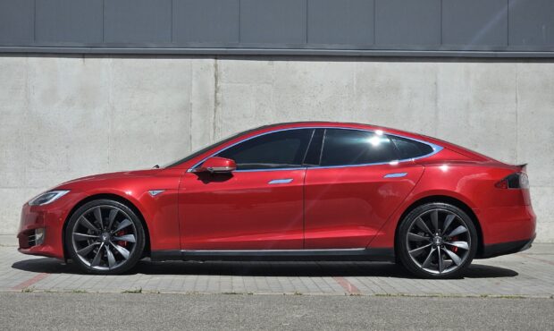 Миниатюра 3 Tesla Model S P90D 2015