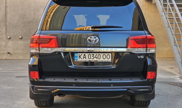 Миниатюра 4 Toyota Land Cruiser 200