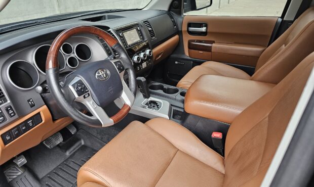 Миниатюра 43 Toyota Sequoia 2016