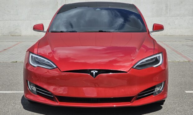 Миниатюра 5 Tesla Model S P90D 2015