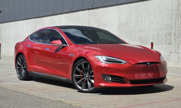 Миниатюра 7 Tesla Model S P90D 2015