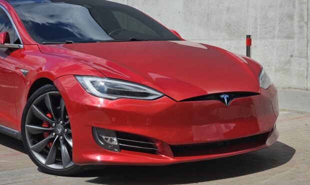 Миниатюра 11 Tesla Model S P90D 2015