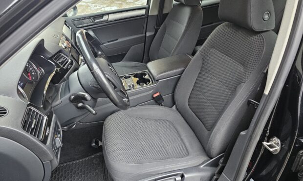 Миниатюра 28 Volkswagen Touareg 2013