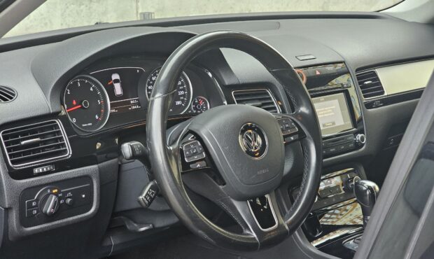 Миниатюра 29 Volkswagen Touareg 2013