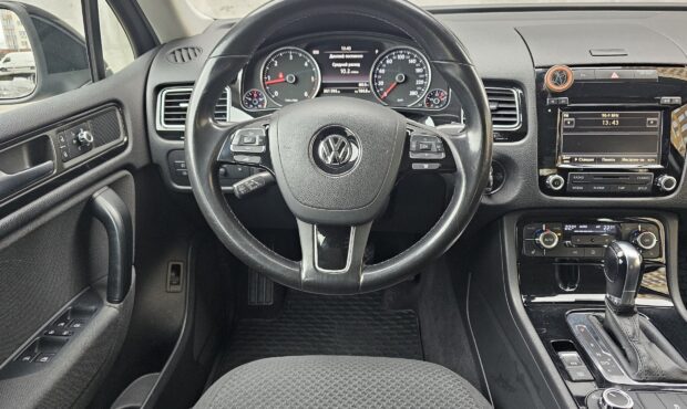 Миниатюра 32 Volkswagen Touareg 2013