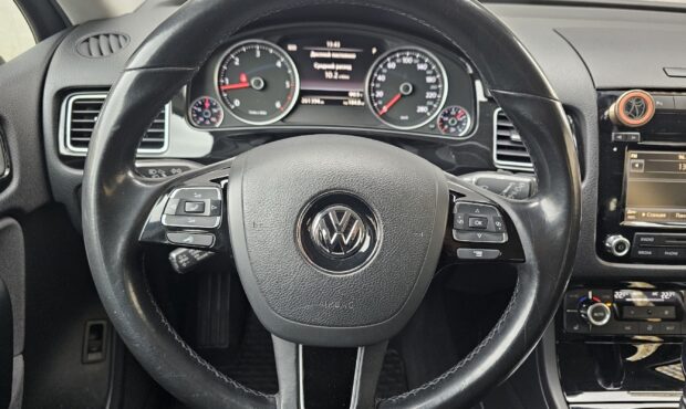 Миниатюра 33 Volkswagen Touareg 2013