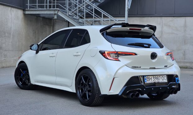 Мініатюра 3 Toyota Corolla 2018
