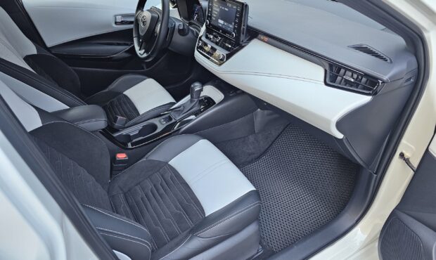 Мініатюра 77 Toyota Corolla 2018