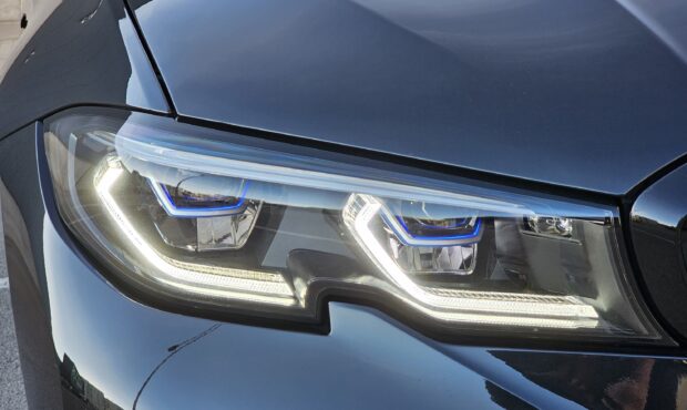 Миниатюра 11 BMW 3 Series 2022