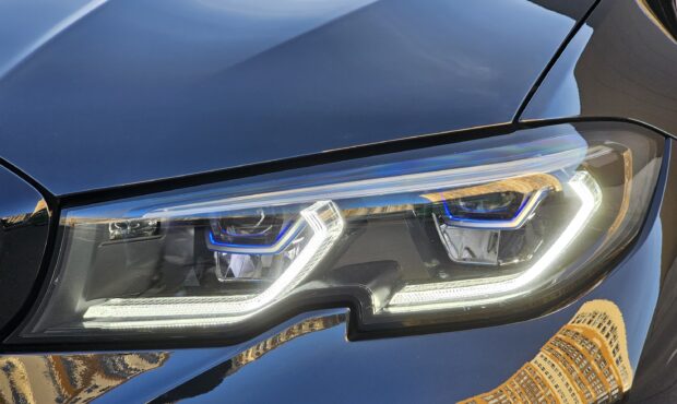 Миниатюра 12 BMW 3 Series 2022