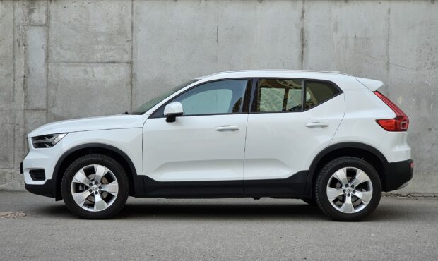Миниатюра 2 Volvo XC40 2021