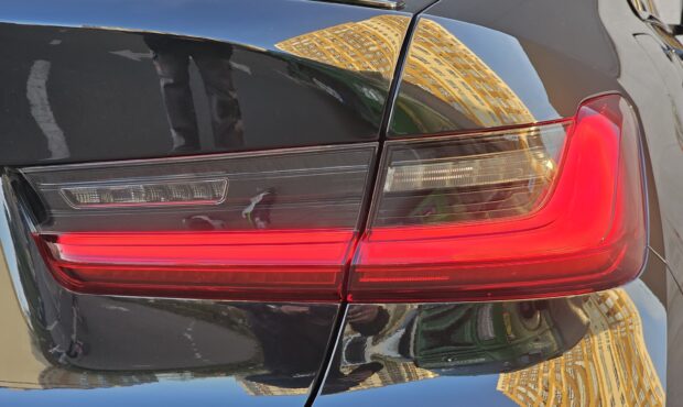 Миниатюра 23 BMW 3 Series 2022
