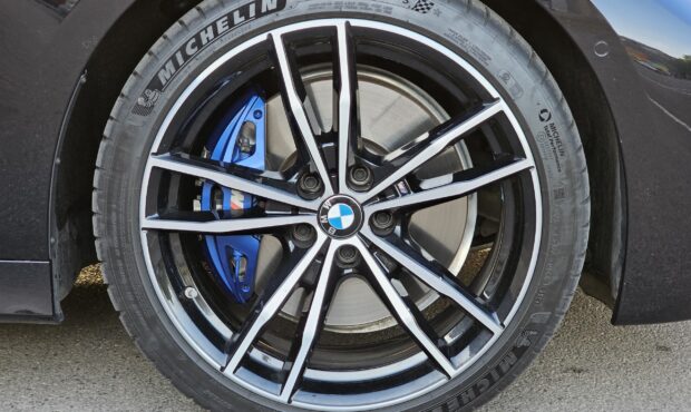 Миниатюра 26 BMW 3 Series 2022