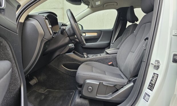 Миниатюра 41 Volvo XC40 2021