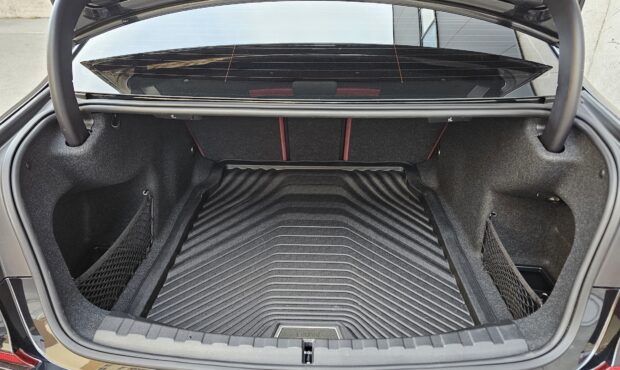 Миниатюра 39 BMW 3 Series 2022