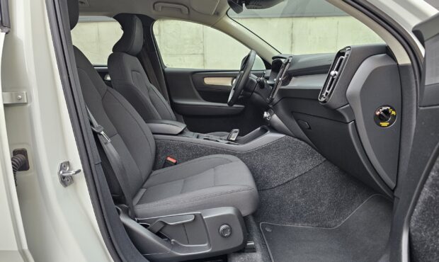Миниатюра 60 Volvo XC40 2021