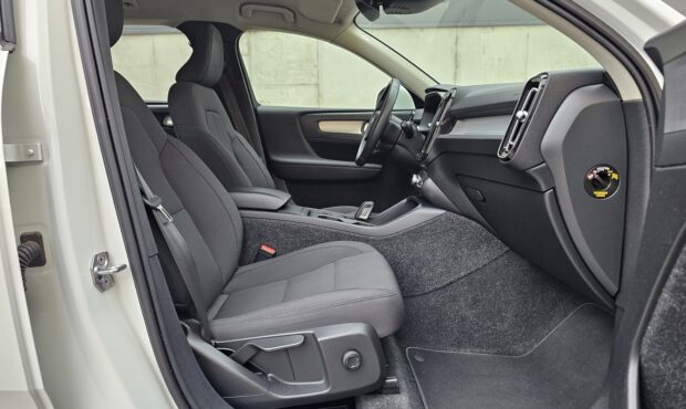 Мініатюра 38 Volvo XC40 2021
