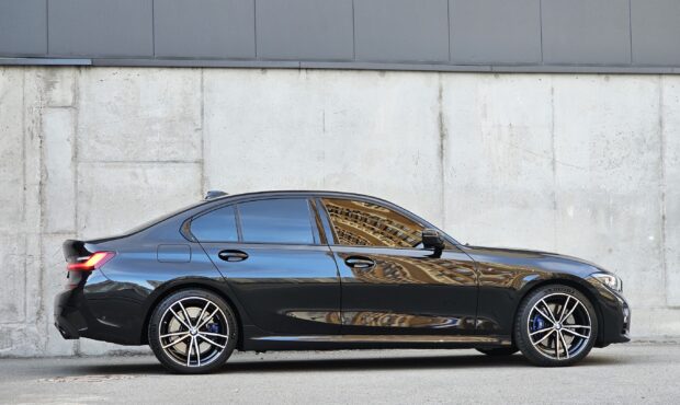 Миниатюра 7 BMW 3 Series 2022