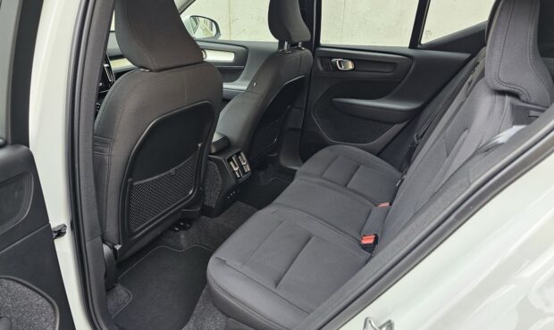 Мініатюра 26 Volvo XC40 2021