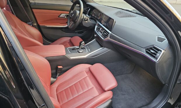 Миниатюра 83 BMW 3 Series 2022