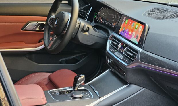 Миниатюра 84 BMW 3 Series 2022