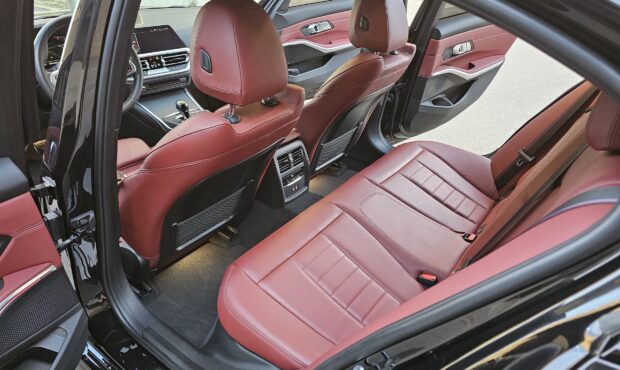 Миниатюра 91 BMW 3 Series 2022