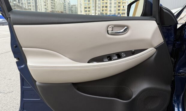Миниатюра 16 Nissan Leaf 2019