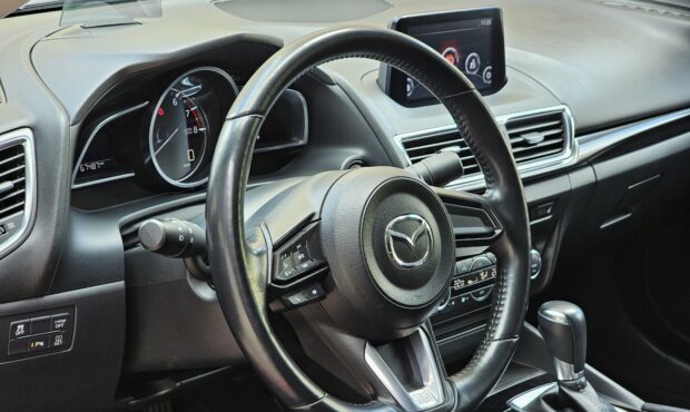 Миниатюра 26 Mazda 3 2018