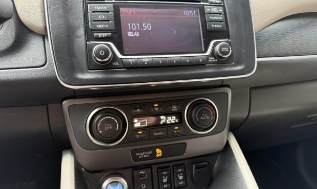 Миниатюра 30 Nissan Leaf 2019