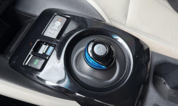Миниатюра 32 Nissan Leaf 2019