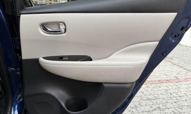 Миниатюра 35 Nissan Leaf 2019