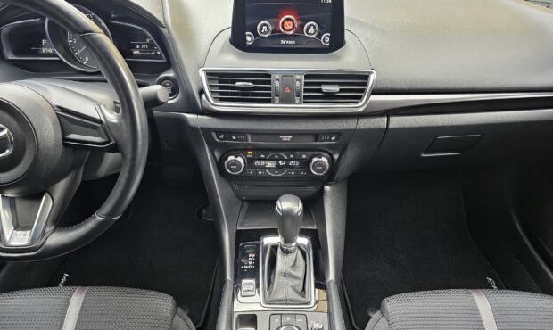 Миниатюра 35 Mazda 3 2018