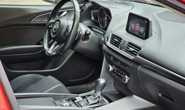 Миниатюра 47 Mazda 3 2018