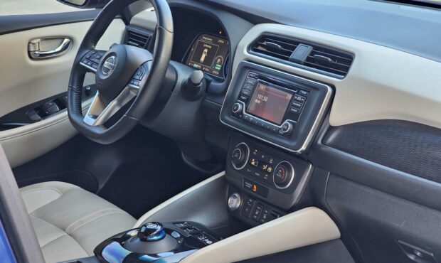 Мініатюра 46 Nissan Leaf 2019