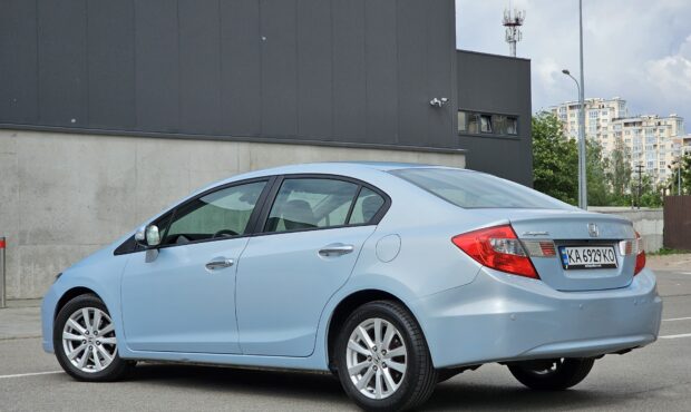 Мініатюра 8 Honda Civic 2012