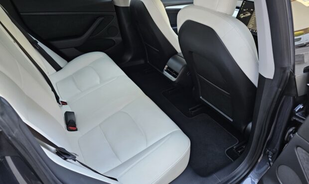 Мініатюра 42 Tesla Model 3 2021 Performance EU