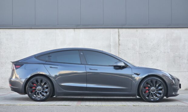 Мініатюра 6 Tesla Model 3 2021 Performance EU