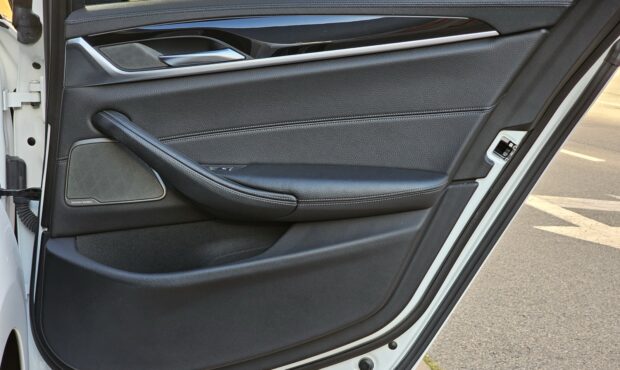 Мініатюра 64 BMW 5 Series 2017 G30 X-Drive M-Pack