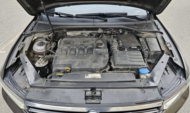 Миниатюра 12 Volkswagen Passat 2017