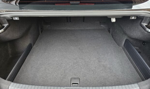 Миниатюра 13 Volkswagen Passat 2017